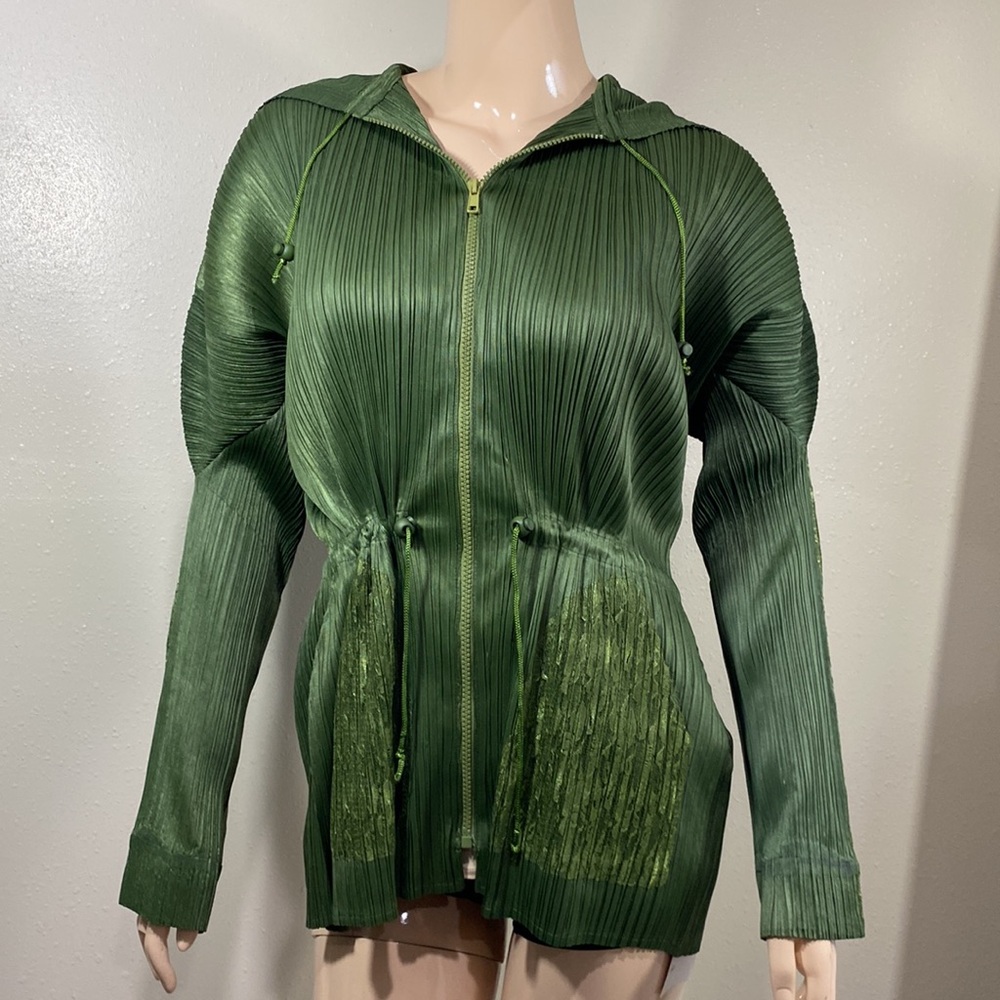 Green Pleated Zip-Up Jacket